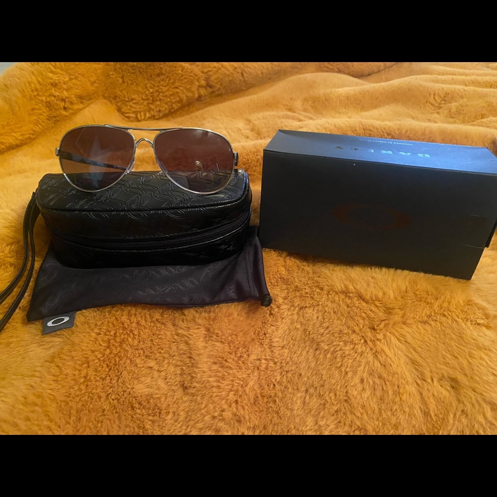 Women’s Oakley Feedback 4079. Brand new.